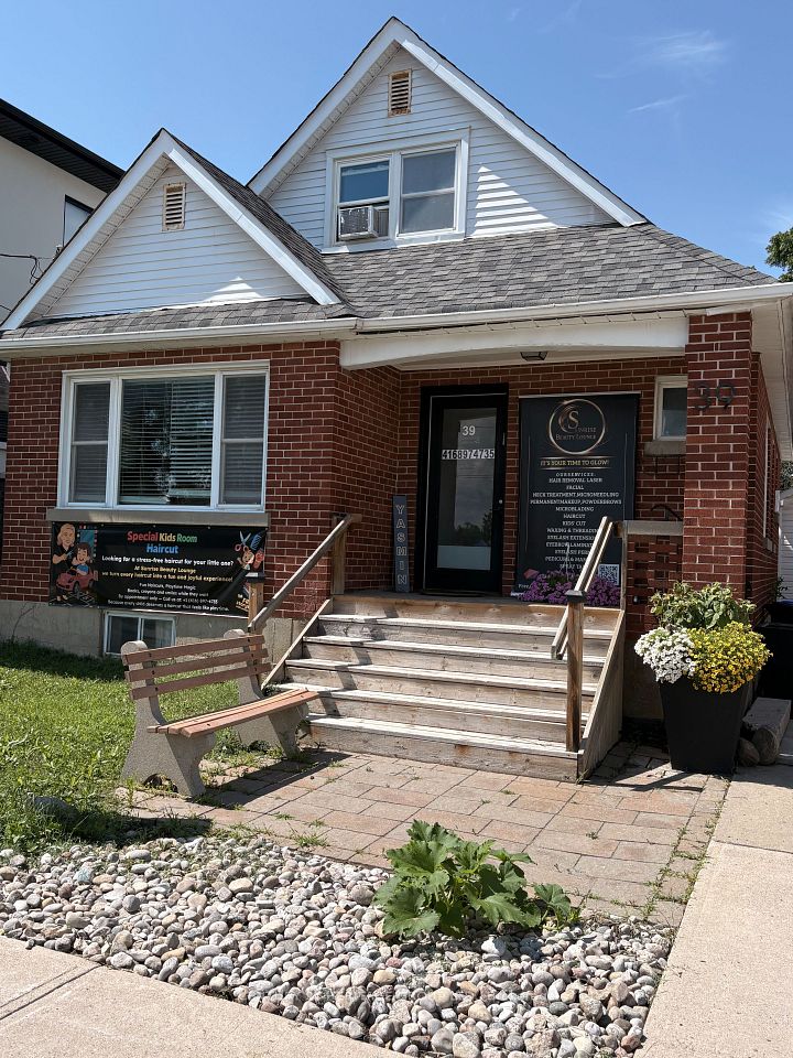 39 John Street, Bradford West Gwillimbury, ON L3Z 0B4