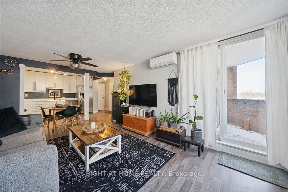 Condo Apartment at 260 Davis Drive 707, Newmarket, ON L3Y 7C3, Newmarket