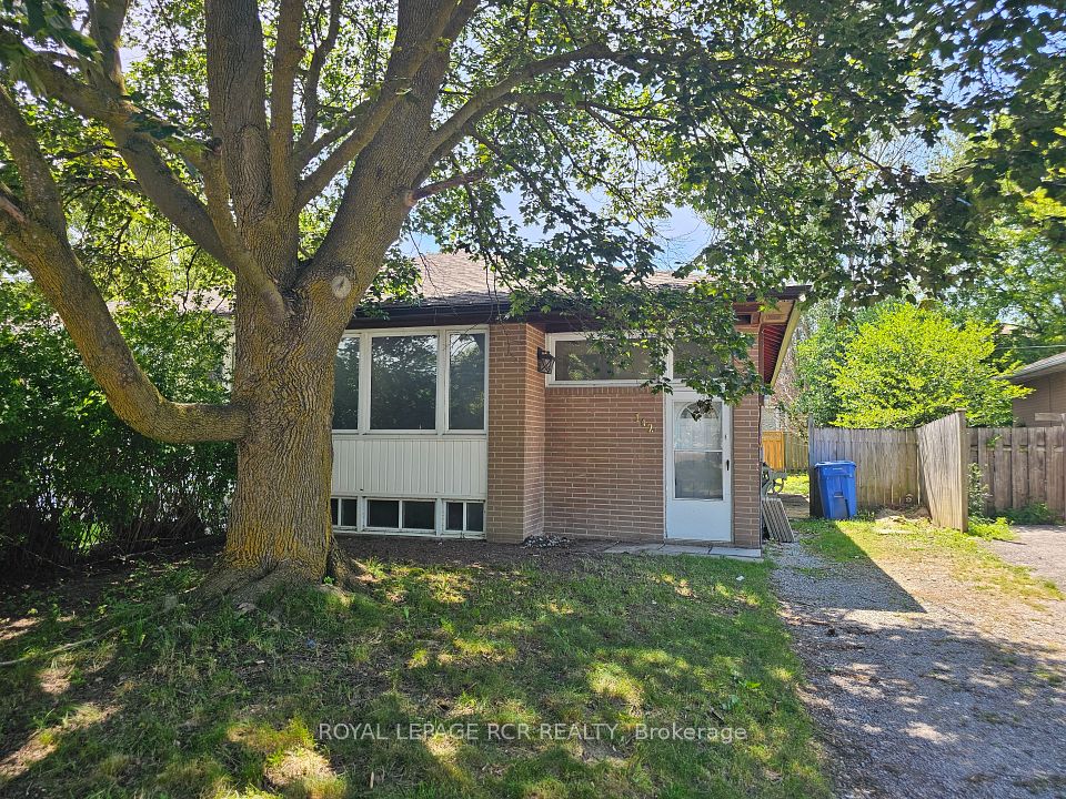 Semi-Detached  at 142 Cherrywood Drive, Newmarket, ON L3Y 2X7, Newmarket