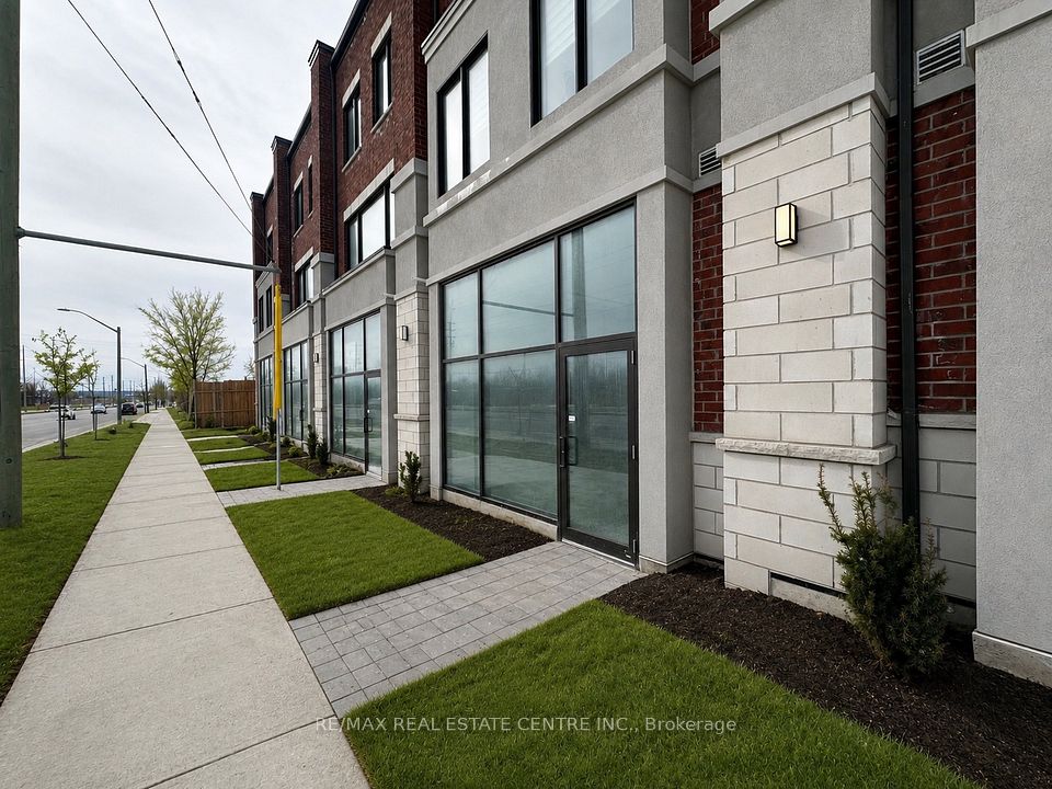 200 Dissette Street 4, Bradford West Gwillimbury, ON L4Z 3G8