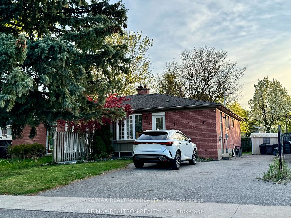 Semi-Detached at 224 Anzac Road Basement, Richmond Hill, ON L4C 3G8, Richmond Hill