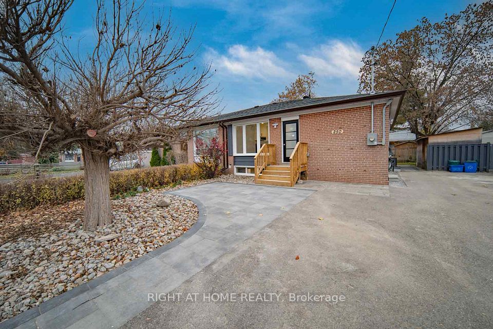 Semi-Detached at 250 Beechy Drive MAIN, Richmond Hill, ON L4C 2X7, Richmond Hill