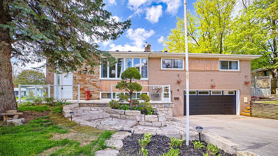 Semi-Detached  at 689 Sunnypoint Drive, Newmarket, ON L3Y 2Z7, Newmarket