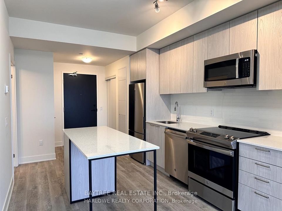 Condo Apartment at 185 Deerfield Road 605, Newmarket, ON L3Y 0G7, Newmarket