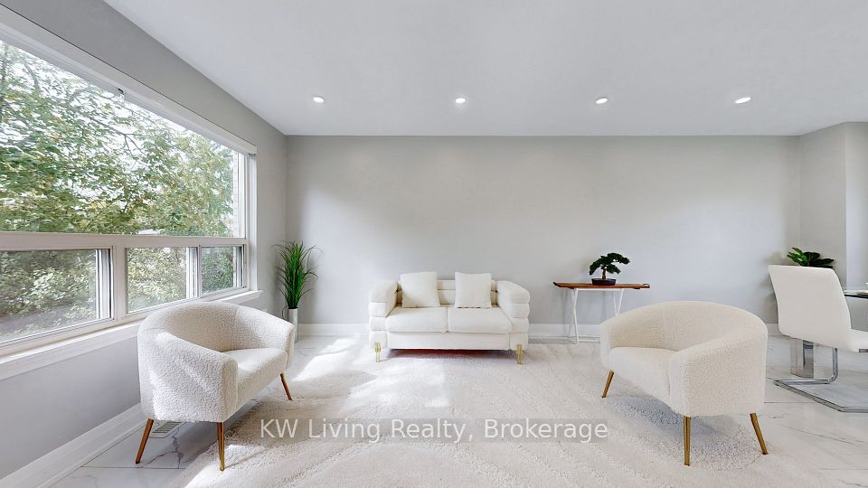 Semi-Detached at 251 Mcconvey Drive Main, Richmond Hill, ON L4C 3K1, Richmond Hill