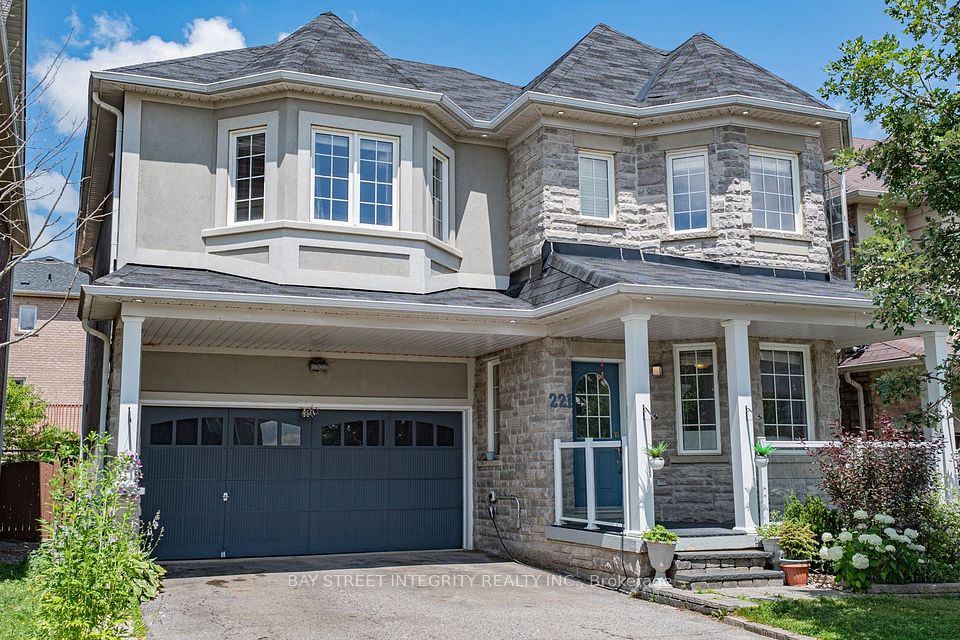 Detached at 221 Woodspring Avenue, Newmarket, ON L3X 3J4, Newmarket