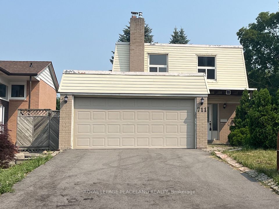 Detached at 711 Irwin Crescent, Newmarket, ON L3Y 5A4, Newmarket