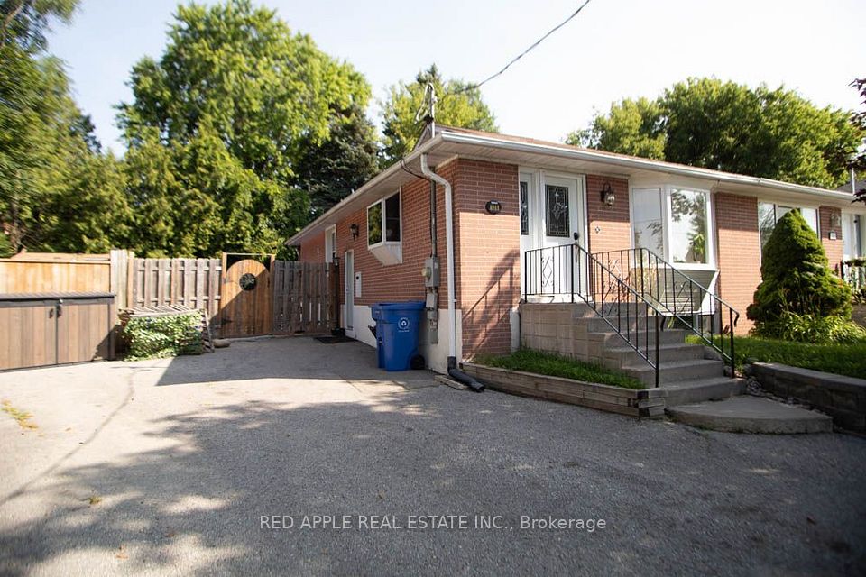 Semi-Detached at 126 LONGFORD Drive, Newmarket, ON L3Y 2Y5, Newmarket