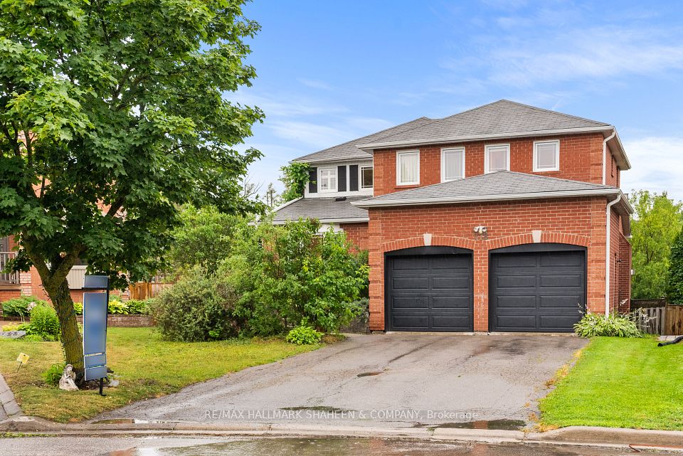Detached at 718 Firth Court, Newmarket, ON L3Y 8H8, Newmarket