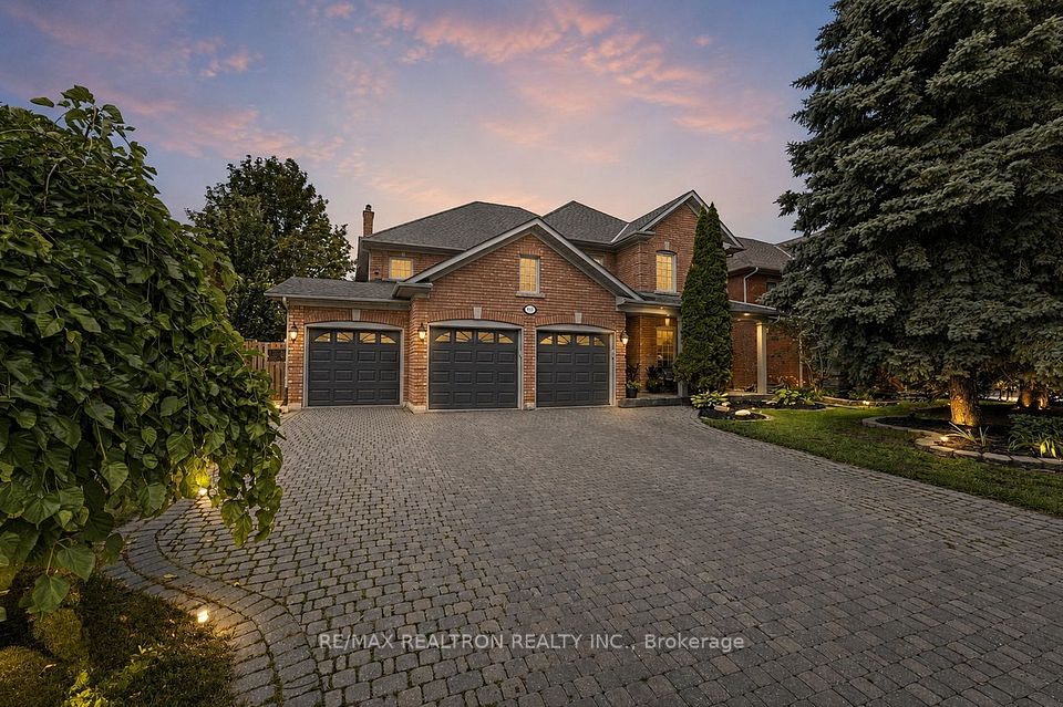 Detached at 653 Exceller Circle, Newmarket, ON L3X 1P6, Newmarket