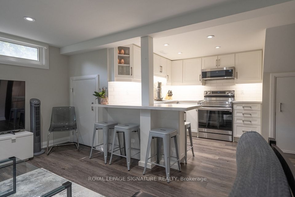Semi-Detached at 305 Blue Grass Boulevard Bsmt, Richmond Hill, ON L4C 3H3, Richmond Hill