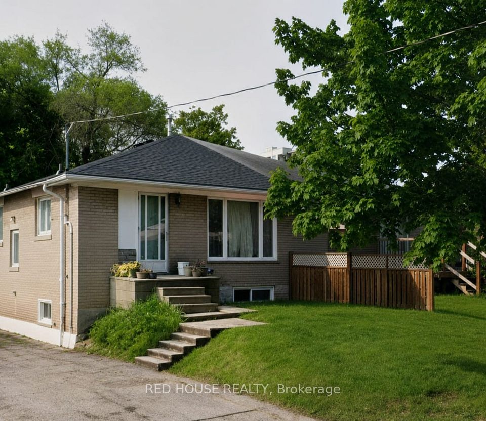 Semi-Detached at 218 Penn Avenue, Newmarket, ON L3Y 2S5, Newmarket