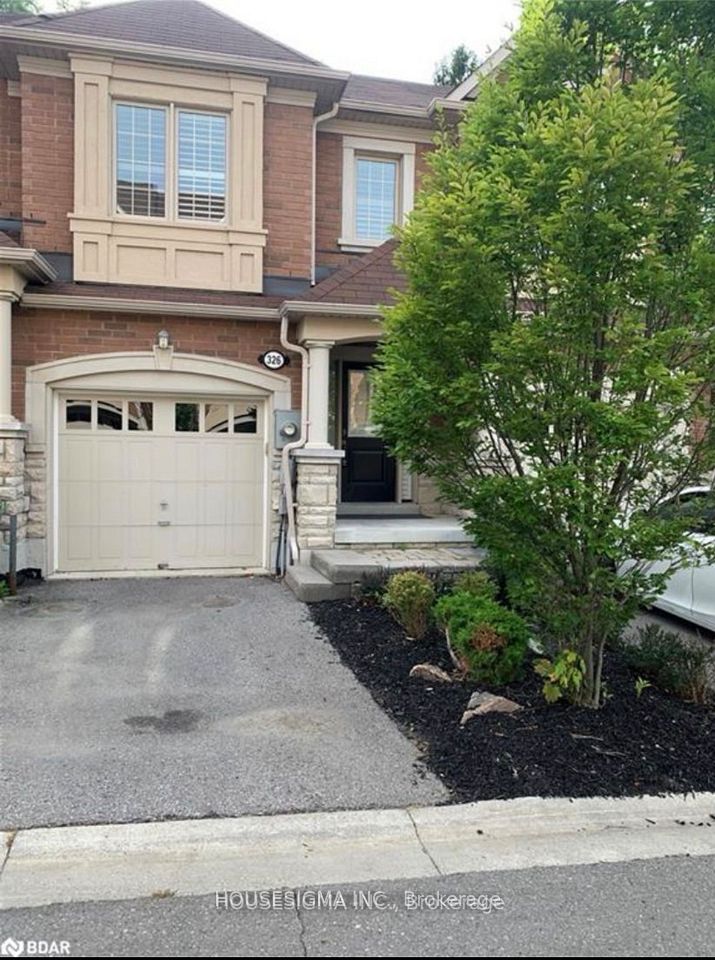 Att/Row/Townhouse at 326 Doak Lane, Newmarket, ON L3Y 0A7, Newmarket