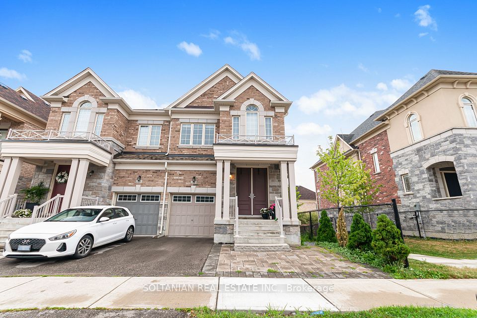 Semi-Detached at 18 Drizzel Crescent, Richmond Hill, ON L4E 1G8, Richmond Hill