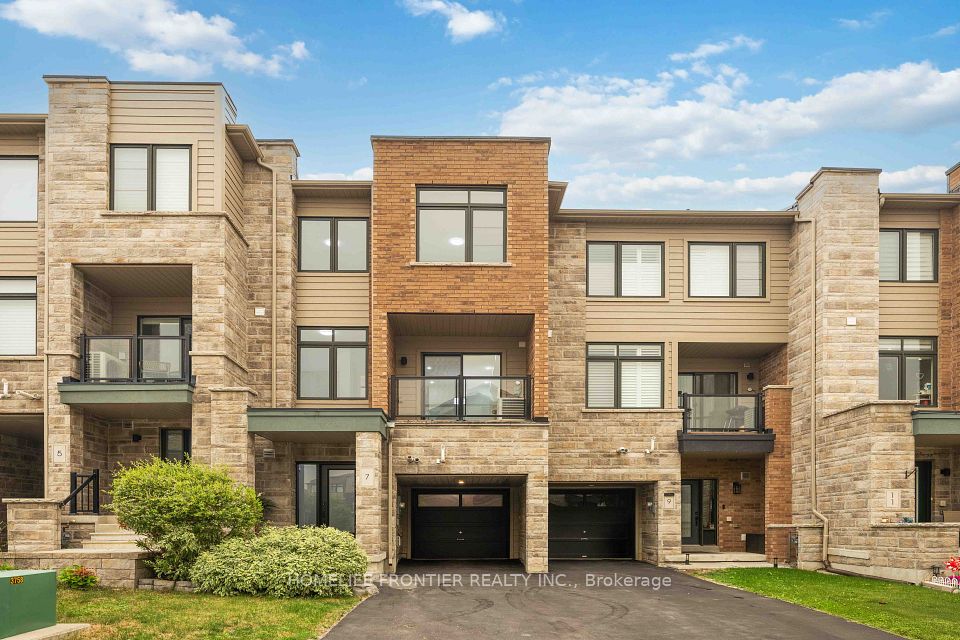 Att/Row/Townhouse at 7 Vantage Loop, Newmarket, ON L3X 0K6, Newmarket