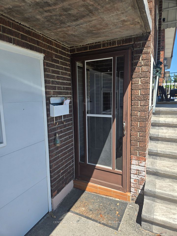 Semi-Detached  at 60 Albany Drive, Vaughan, ON L4L 2X7, Vaughan