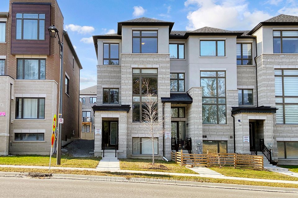 Att/Row/Townhouse at 18 Bennington Road, Newmarket, ON L3X 0M8, Newmarket