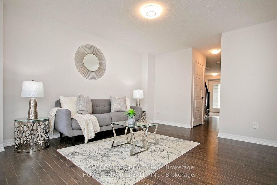 Att/Row/Townhouse at 42 Vantage Loop, Newmarket, ON L3X 0K6, Newmarket