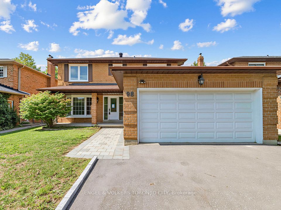 Detached at 98 Golf Links Drive, Aurora, ON L4G 3V3, Aurora