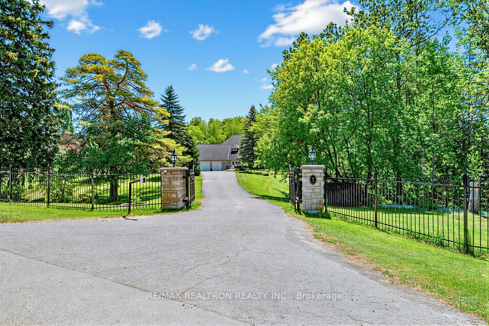 Detached at 7 Gilbert Drive, Aurora, ON L4G 6W8, Aurora