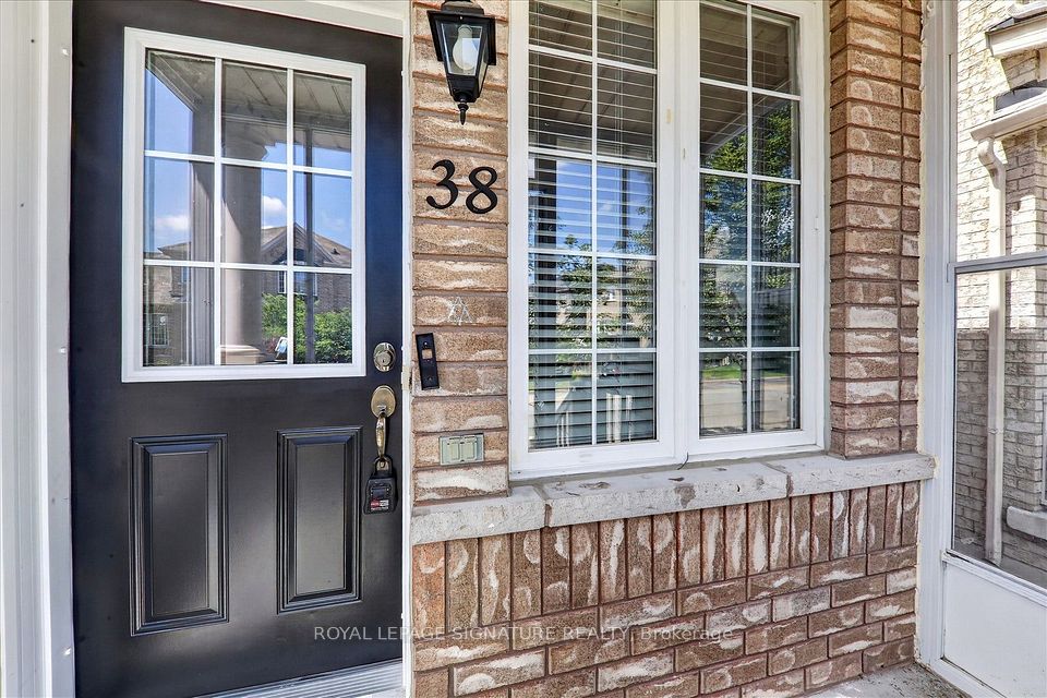 Semi-Detached  at 38 Coleluke Lane, Markham, ON L3S 0B7, Markham
