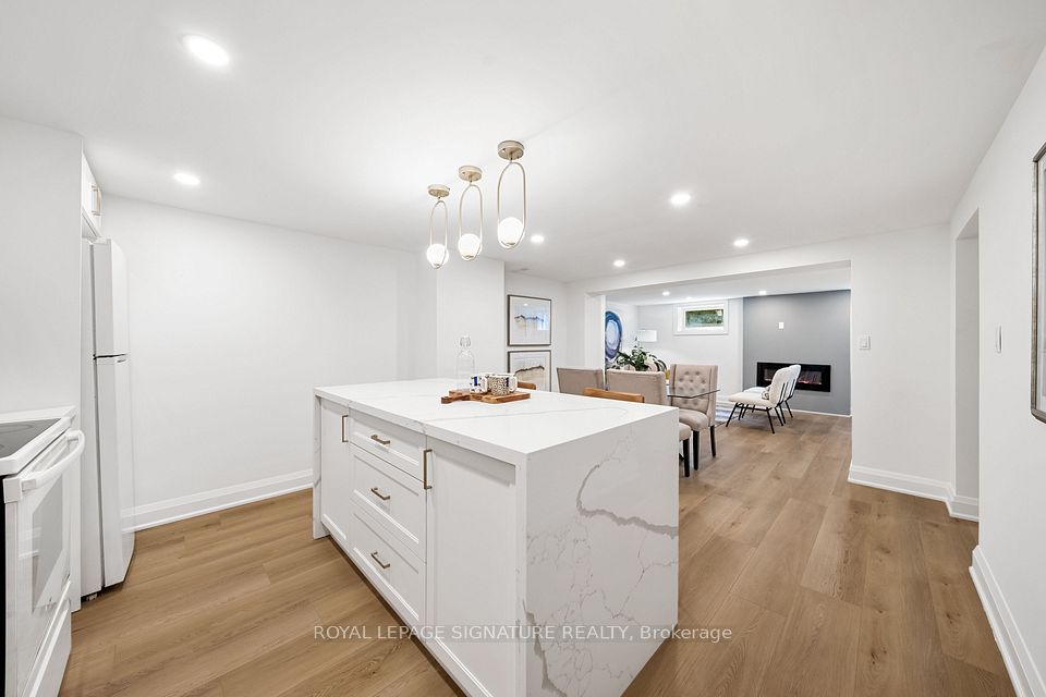 Detached at 247 Kathryn Crescent Lower, Newmarket, ON L3Y 1L9, Newmarket