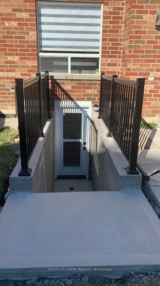 Att/Row/Townhouse at 75 Maffey Crescent Bsmet, Richmond Hill, ON L4S 0A8, Richmond Hill