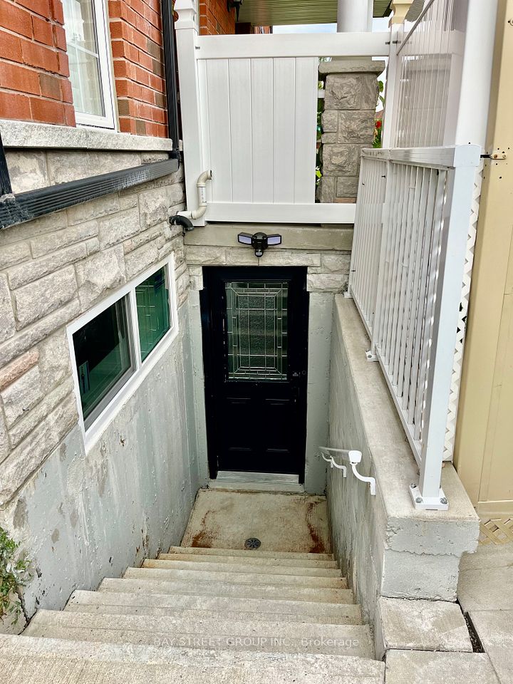 Att/Row/Townhouse at 5 King William Crescent BSMT, Richmond Hill, ON L4B 4S6, Richmond Hill