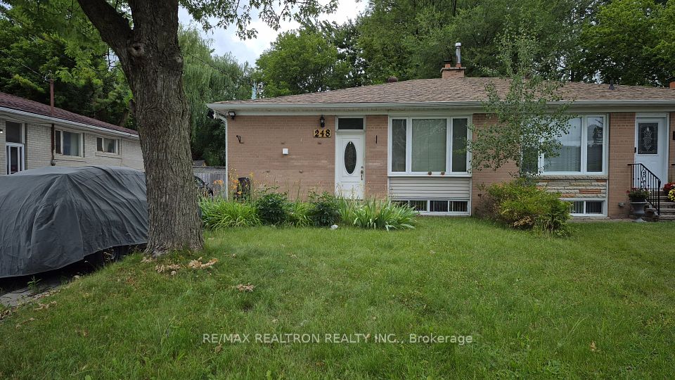 Semi-Detached at 248 Blue Grass Boulevard Main Flr., Richmond Hill, ON L4C 3H2, Richmond Hill