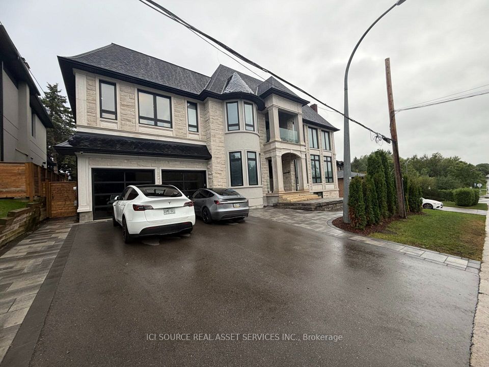 Detached at 211 Kennedy Street W, Aurora, ON L4G 2L9, Aurora