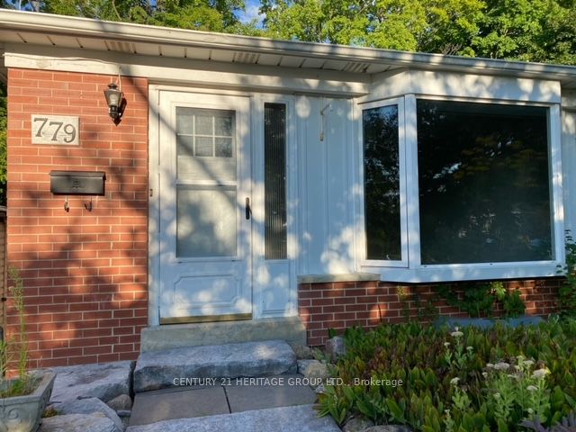 Semi-Detached at 779 Greenfield Crescent Main, Newmarket, ON L3Y 3B2, Newmarket