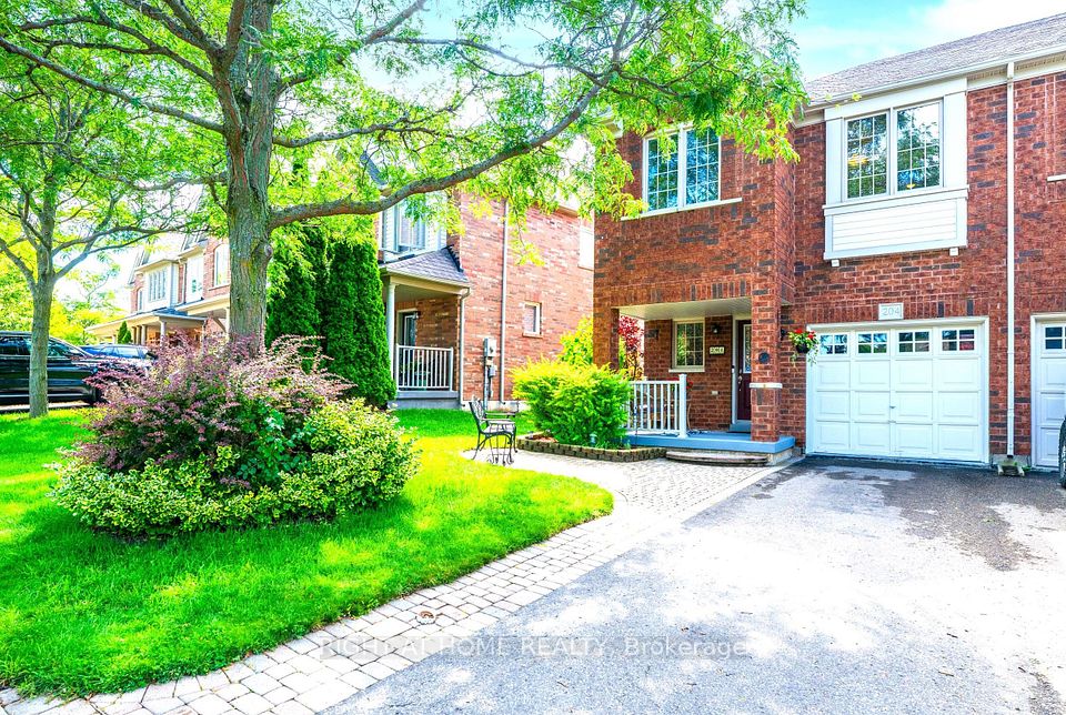 Att/Row/Townhouse at 204 Burgess Crescent, Newmarket, ON L3X 2T9, Newmarket