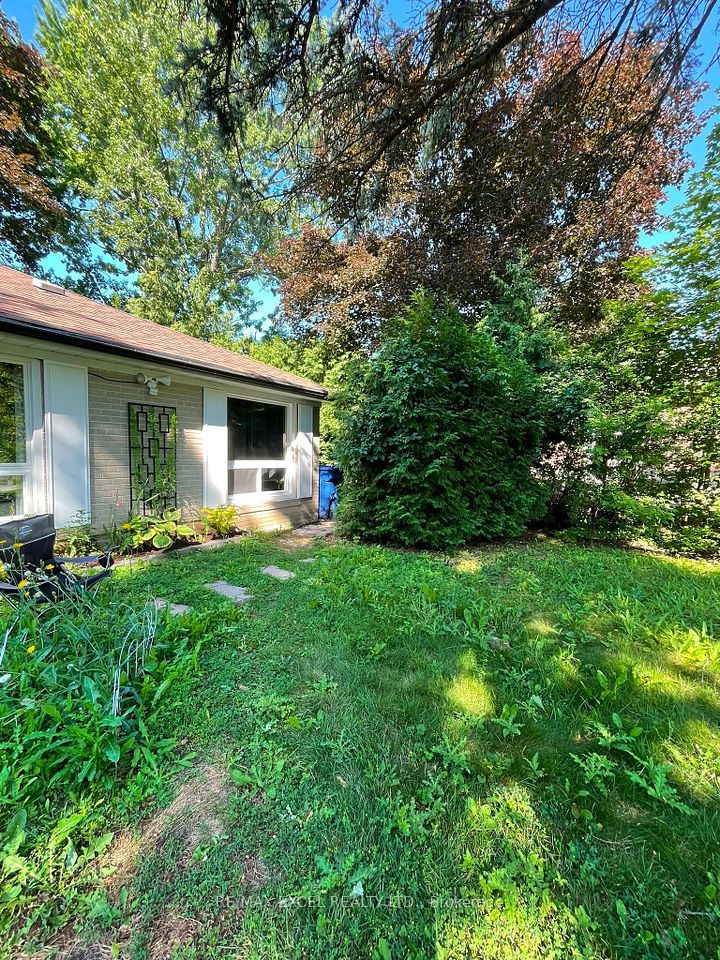 Detached at 23 Algonquin Crescent Basement, Aurora, ON L4G 3E6, Aurora