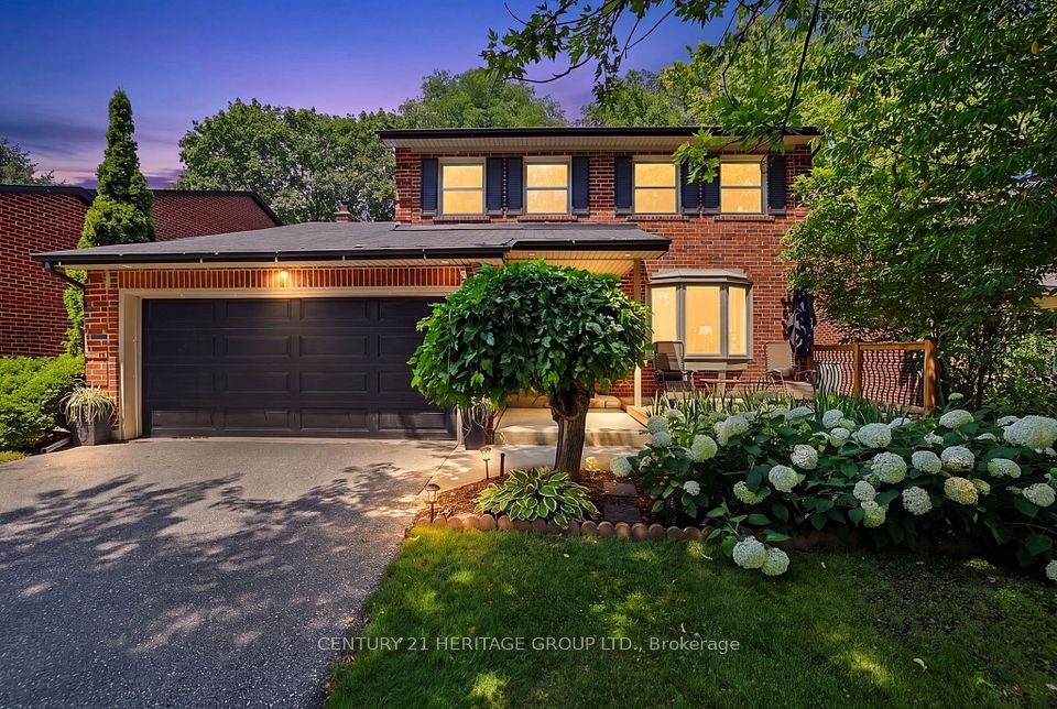Detached at 214 Lancaster Avenue, Newmarket, ON L3Y 5X2, Newmarket