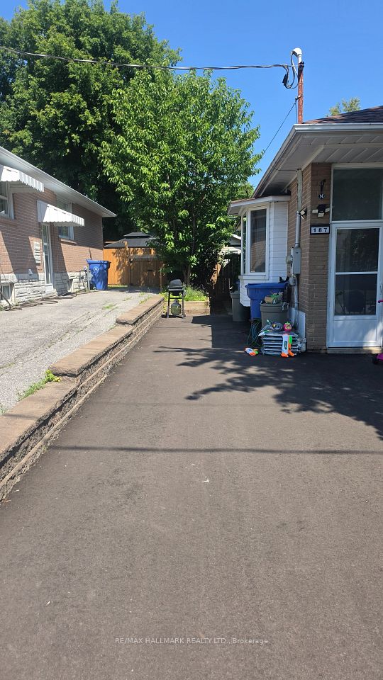 Semi-Detached at 187 Septonne Avenue Lower Level, Newmarket, ON L3Y 2W5, Newmarket