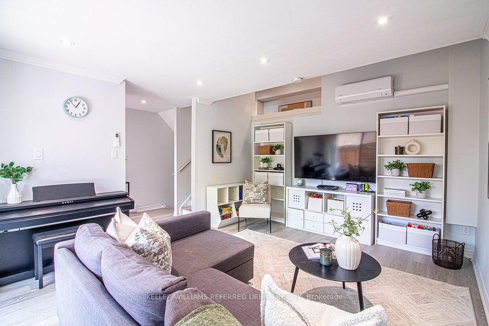 Condo Townhouse at 60 Springfair Avenue, Aurora, ON L4G 3M2, Aurora