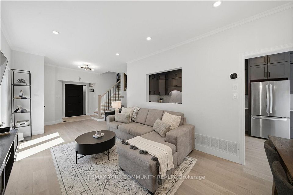 Att/Row/Townhouse at 91 Downey Circle, Aurora, ON L4G 7E8, Aurora