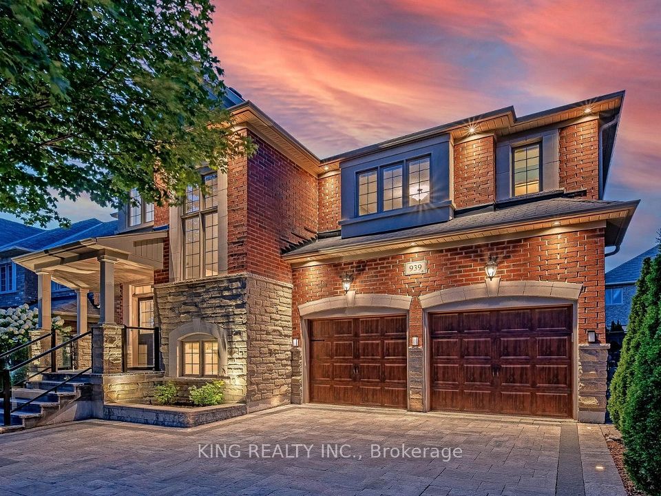Detached at 939 Goring Circle, Newmarket, ON L3X 0B5, Newmarket