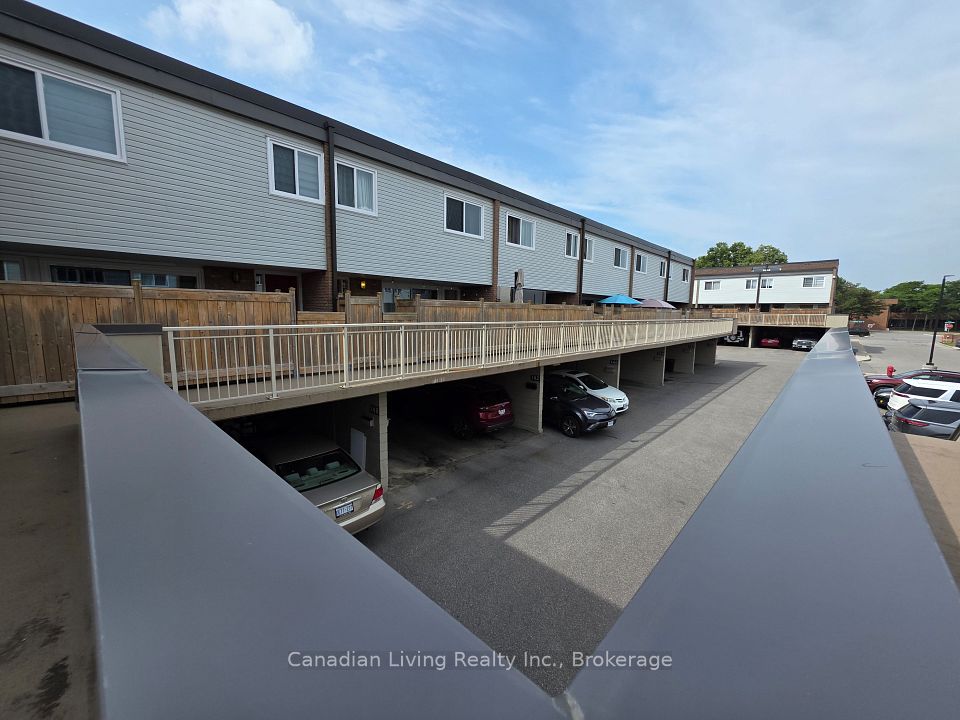 Condo Townhouse at 138 Milestone Crescent Lower, Aurora, ON L4G 3M2, Aurora
