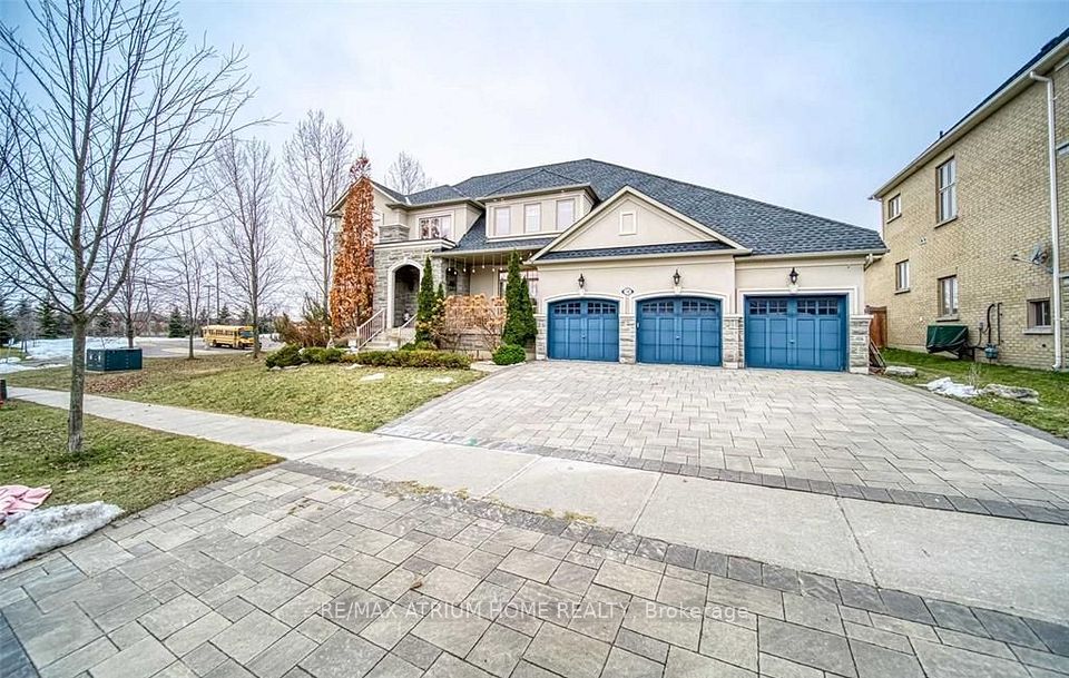 Detached at 18 Soleil Boulevard, Aurora, ON L4G 0H4, Aurora