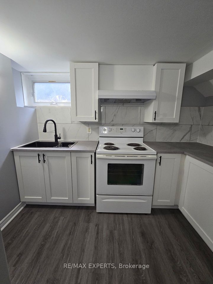 Semi-Detached  at 106 Sheldon Avenue, Newmarket, ON L3Y 2L4, Newmarket