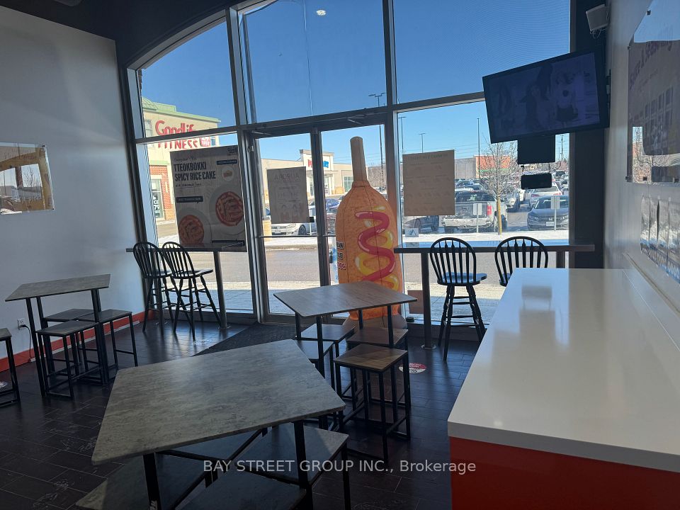 15480 Bayview Avenue D111, Aurora, ON L4G 7J1