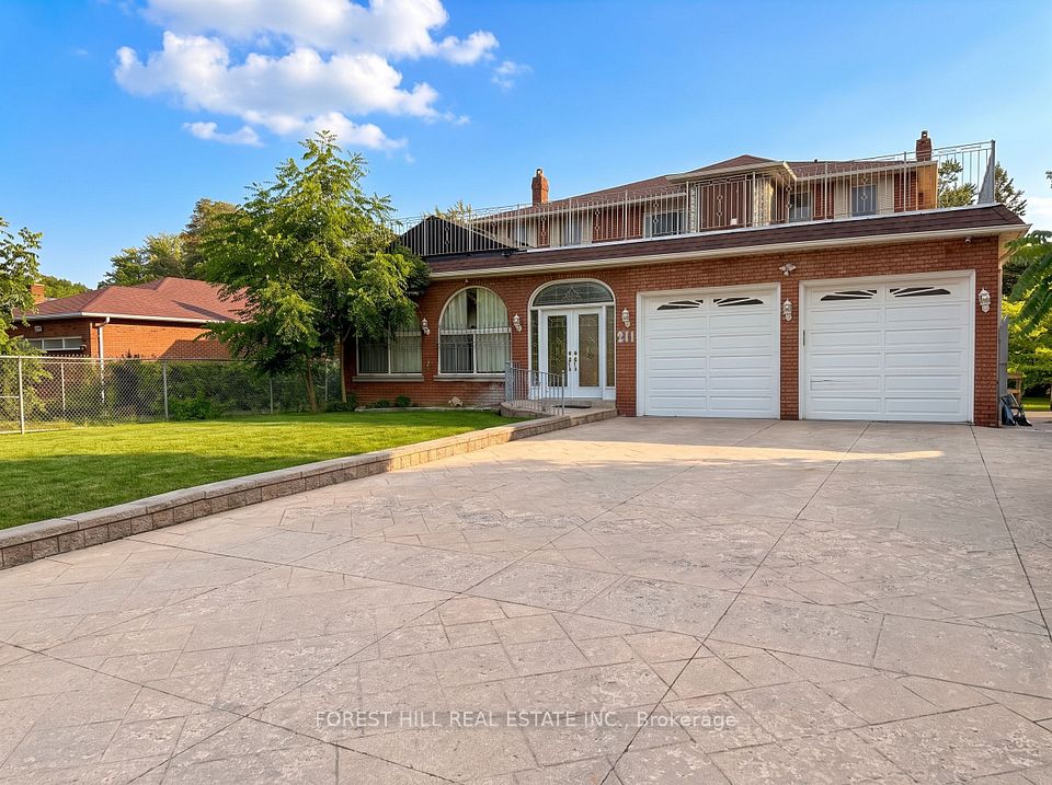 Detached at 211 Carrville Road, Richmond Hill, ON L4C 6E4, Richmond Hill