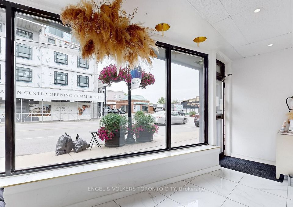 15187 Yonge Street, Aurora, ON L4G 1L8