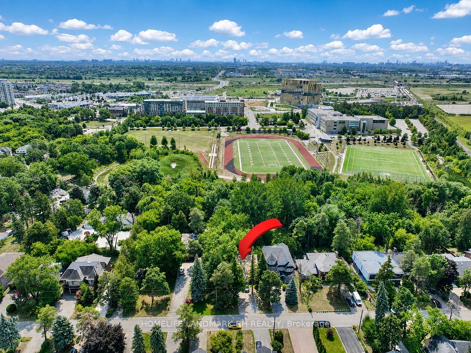 Detached at 27 East Drive Unit 1, Markham, ON L6G 1A3, Markham