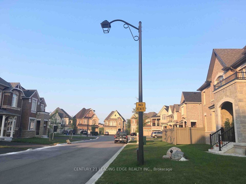 Detached at 23 Boland Court 1 Bdrm Upper Level, Aurora, ON L4G 0W6, Aurora