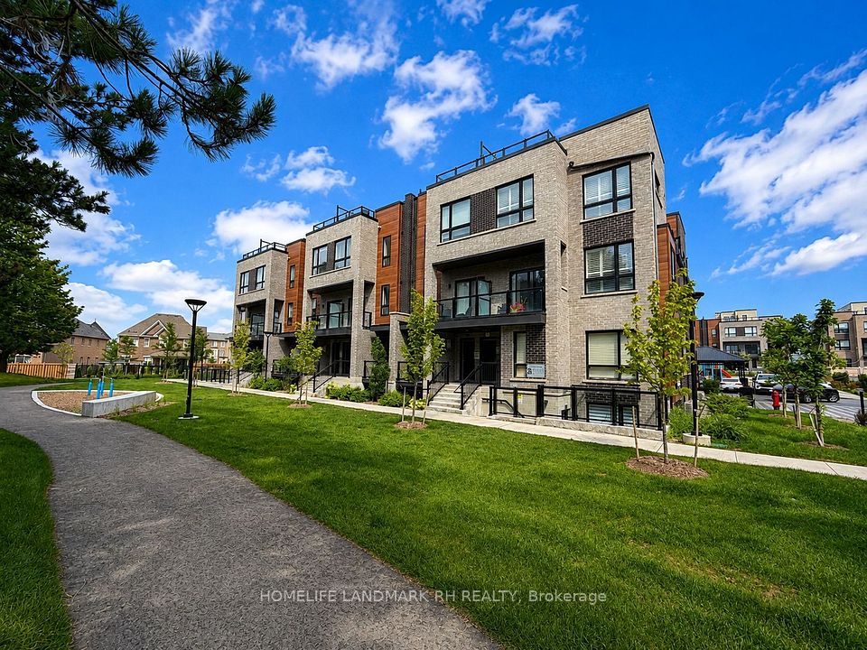 Condo Townhouse at 26 Lytham Green Circle 5, Newmarket, ON L3Y 0H5, Newmarket