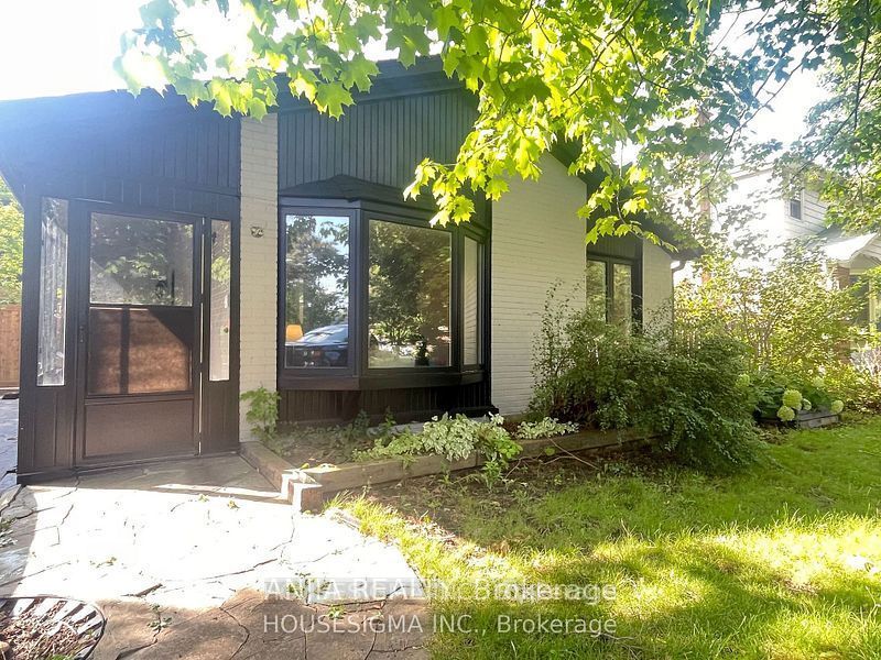 Detached at 46 Seaton Drive W, Aurora, ON L4G 2K3, Aurora