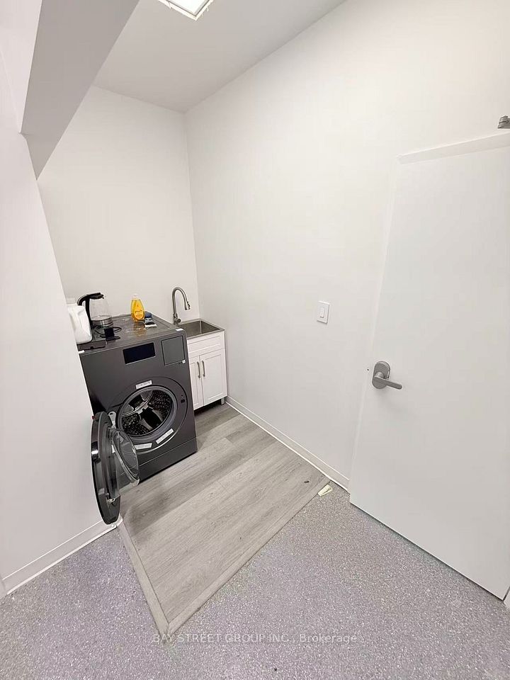 219 Connie Crescent, Vaughan, ON L4K 1L4