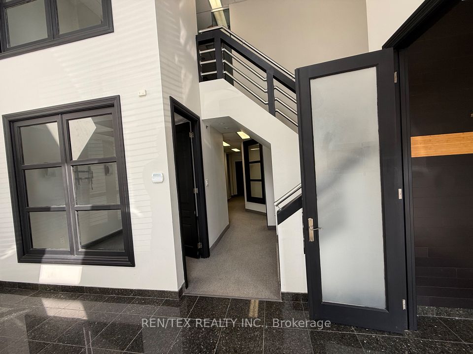 56 Pennsylvania Avenue 11, Vaughan, ON L4K 3V9